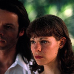 Guy Pearce and Lili Taylor in A Slipping Down Life. photo 19