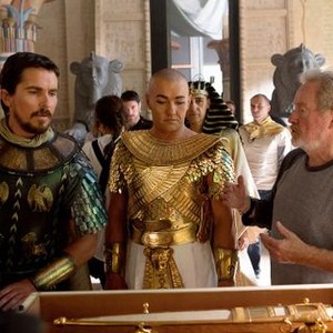 EXODUS: GODS AND KINGS, l-r: Christian Bale, Joel Edgerton, director Ridley Scott, 2014. ph: Kerry Brown/TM and Copyright ©Twentieth Century Fox Film Corporation. All rights reserved.