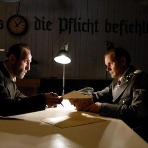 THE COUNTERFEITERS, (aka DIE FALSCHER), Karl Markovics, Devid Striesow, 2007. ©Sony Pictures Classics