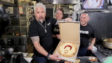 Triple D Nation: Guy Fieri Returns to Diners, Drive-Ins and Dives for Food  Network Series - canceled + renewed TV shows, ratings - TV Series Finale
