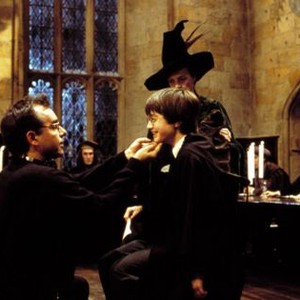 HARRY POTTER AND THE SORCERER'S STONE, director Chris Columbus, Daniel Radcliffe, Maggie Smith, 2001