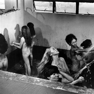 BLACK MAMA, WHITE MAMA, Pam Grier (2nd from right), Margaret Markov (3rd from right), 1972