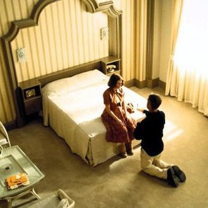 THE HOURS, Julianne Moore, director Stephen Daldry on the set, 2002, (c) Paramount