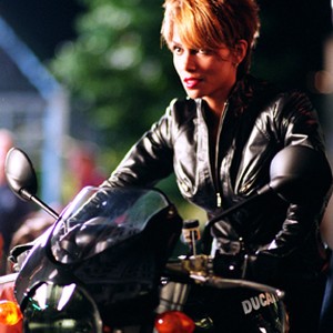 HALLE BERRY stars as Patience Philips in Warner Bros. Pictures' action adventure "Catwoman." photo 13