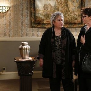 Mike and Molly, Kathy Bates (L), Rondi Reed (R), 09/20/2010, ©CBS