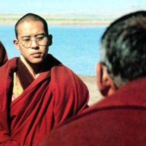 KUNDUN, Tenzin Thuthob Tsarong (eyeglasses) as the Dalai Lama, 1997, © Buena Vista