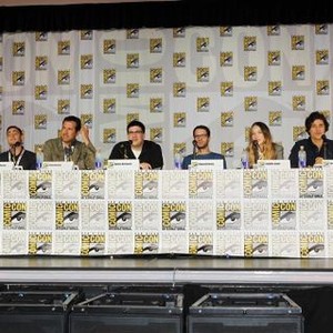 Once Upon A Time In Wonderland, from left: Emma Rigby, Michael Socha, Adam Horowitz, Edward Kitsis, Sophie Lowe, Peter Gadiot, Naveen Andrews, 10/10/2013, ©ABC