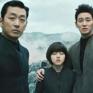 ALONG WITH THE GODS: THE TWO WORLDS, FROM LEFT, HA JUNG-WOO, KIM HYANG-GI, JU JI-HUN, 2017. ©WELL GO USA