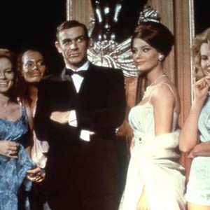 THUNDERBALL, from left: Luciana Paluzzi, Martine Beswick, Sean Connery, Claudine Auger, Molly Peters, 1965.
