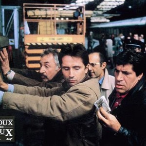 RIPOUX CONTRE RIPOUX, (aka MY NEW PARTNER 2), hands on wall back to front: Philippe Noiret, Thierry Lhermitte, Guy Marchand (eyeglasses), Jean-Pierre Castaldi (holding money), 1990, © AMLF