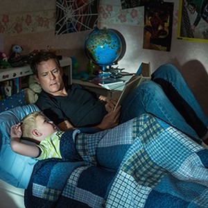 (L-R) Connor Corum as Colton and Greg Kinnear as Todd Burpo in "Heaven Is for Real." photo 10