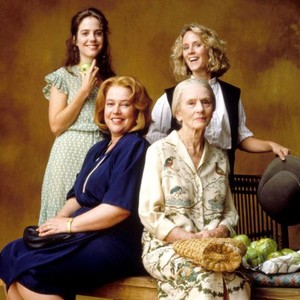 FRIED GREEN TOMATOES, standing: Mary-Louise Parker, Mary Stuart Masterson, seated: Kathy Bates, Jessica Tandy, 1991, (c) Universal