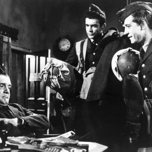 ON THE FIDDLE, (aka OPERATION SNAFU, aka OPERATION WAR HEAD), Sean Connery (center), Alfred Lynch (right), 1961