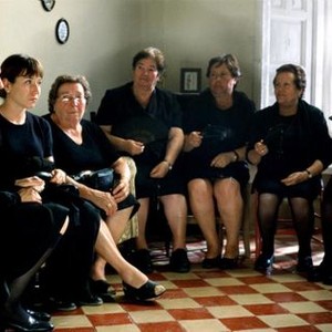VOLVER, Blanca Portillo (far left), Lola Duenas (second from left), 2006. ©Sony Pictures Classics