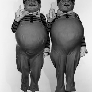 ALICE IN WONDERLAND, Roscoe Karns as Tweedledee, Jack Oakie as Tweedledum, 1933