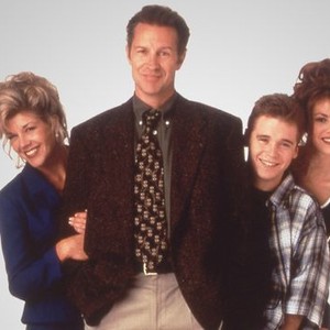 Stephanie Hodge, Geoff Pierson, Kevin Connolly and Nikki Cox (from left)