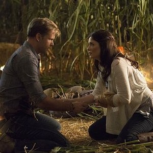 Vampire Diaries, Matthew Davis (L), Jodi Lyn O'Keefe (R), 'The World Has Turned and Left Me Here', Season 6, Ep. #5, 10/30/2014, ©KSITE