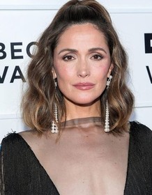 Portrait photo of Rose Byrne