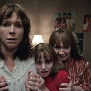 THE CONJURING 2, from left: Frances O'Connor, Madison Wolfe, Lauren Esposito, 2016. © New Line Cinema