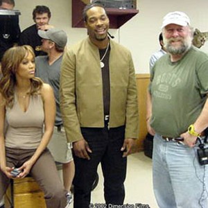 Tyra Banks and Busta Rhymes with director Rick Rosenthal on the set of HALLOWEEN RESURRECTION. photo 20