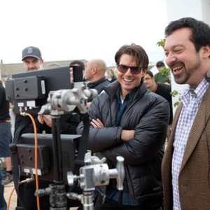 KNIGHT AND DAY, from left: Tom Cruise, director  James Mangold, on set, 2010. ph: Frank Masi/TM and ©Copyright Twentieth Century Fox Film Corporation. All rights reserved