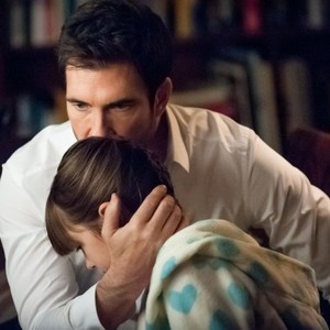 Hostages, Lola Cook (L), Dylan McDermott (R), 'The Cost of Living', Season 1, Ep. #12, 12/09/2013, ©CBS
