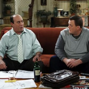 Mike and Molly, Louis Mustillo (L), Billy Gardell (R), 09/20/2010, ©CBS