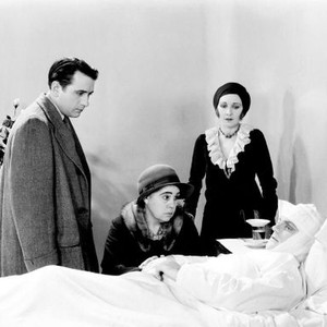 THE PUBLIC ENEMY, James Cagney (in bed), from left: Donald Cook, Beryl Mercer, Rita Flynn, 1931