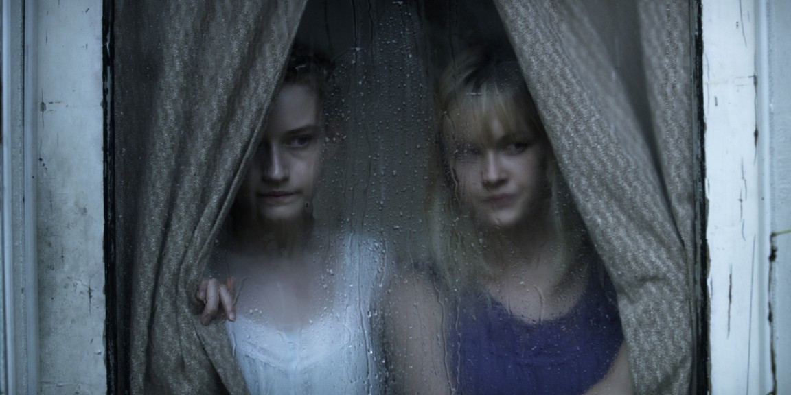 Ambyr Childers & Julia Garner as Iris & Rose in We Are What We Are (2013)