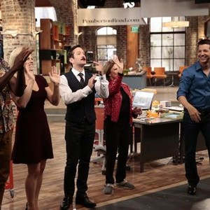 Sean Saves The World, from left: Echo Kellum, Megan Hilty, Thomas Lennon, Linda Lavin, Sean Hayes, 'Busted', Season 1, Ep. #2, 10/10/2013, ©NBC