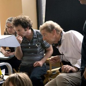SYNECDOCHE, NEW YORK, director Charlie Kaufman (wearing striped shirt), on set, 2008. ©Sony Pictures Classics