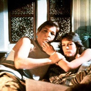 THE FOG, from left: Tom Atkins, Jamie Lee Curtis, 1980, © Embassy