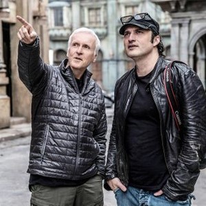ALITA: BATTLE ANGEL, FROM LEFT: PRODUCER JAMES CAMERON, DIRECTOR ROBERT RODRIGUEZ, ON SET, 2019. PH: RICO TORRES/TM & COPYRIGHT © TWENTIETH CENTURY FOX FILM CORP. ALL RIGHTS RESERVED.