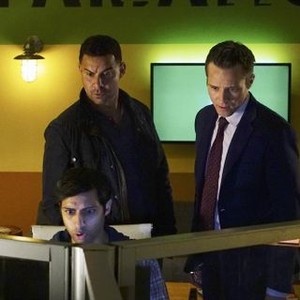 Castle, Jon Huertas (L), Seamus Dever (R), 'Meme Is Murder', Season 7, Ep. #5, 10/27/2014, ©ABC