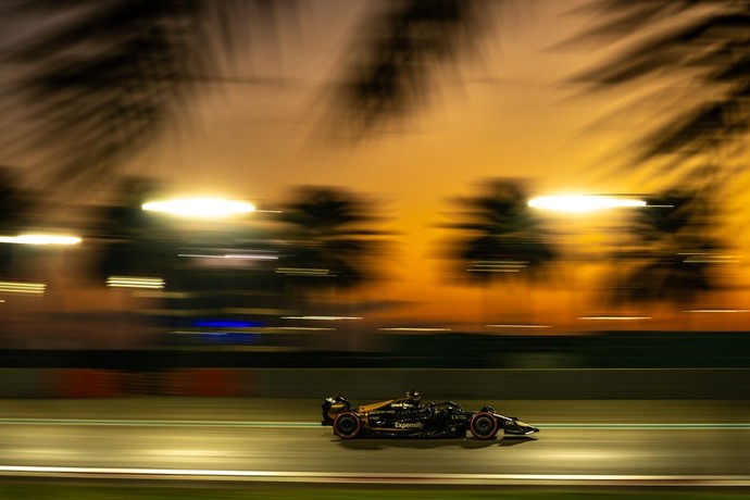 F1 The Movie：布萊德彼特重返賽道，速度與激情的救贖