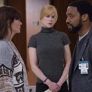 (L-R) Julia Roberts as Jess, Nicole Kidman as Claire, and Chiwetel Ejiofor as Ray in "Secret in Their Eyes."