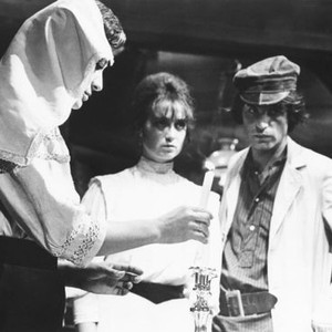 ROMANCE OF A HORSETHIEF, Jane Birkin (center), Serge Gainsbourg (right), 1971