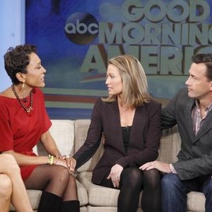 Good Morning America, from left: Lara Spencer, Robin Roberts, Amy Robach, Andrew Shue, 'Season', ©ABC