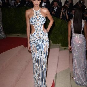 Kendall Jenner in Versace - Met Costume Institute - 3