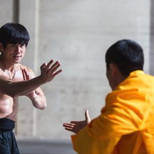 BIRTH OF THE DRAGON, FROM LEFT: PHILIP NG AS BRUCE LEE, XIA YU, 2016. PH: JAMES DITTIGER/© BH TILT