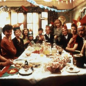 HOPE AND GLORY, (around the table from far left) Amelda Brown, Katrine Boorman, Annie Leon, Sarah Miles, Geraldine Muir, Sebastian Rice-Edwards, David Hayman, Sammi Davis, Derrick O'connor, Susan Wooldridge, Ian Bannen, Bill Baker, 1987, (c) Columbia