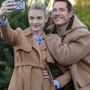 The Mistletoe Promise (2016) photo 7