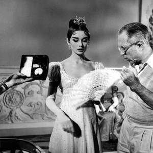 WAR AND PEACE, from left: Audrey Hepburn, director King Vidor, on set, 1956 warandpeace1956-fsct03(warandpeace1956-fsct03)