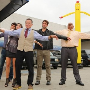 The Crazy Ones, from left: Hamish Linklater, Amanda Setton, Robin Williams, James Wolk, Barry Shabaka Henley, 'The Stan Wood Account', Season 1, Ep. #8, 11/14/2013, ©CBS