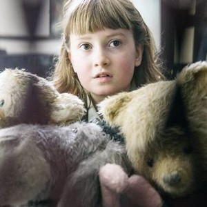 CHRISTOPHER ROBIN, BRONTE CARMICHAEL HOLDING L-R: TIGGER (VOICE: JIM CUMMINGS, EEYORE (VOICE: BRAD GARRETT), WINNIE THE POOH (VOICE: JIM CUMMINGS), 2018. PH: LAURIE SPARHAM/© WALT DISNEY STUDIOS MOTION PICTURES