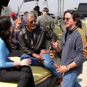 10 ITEMS OR LESS, Paz Vega, Morgan Freeman, director Brad Silberling, on set, 2006.©Think Film