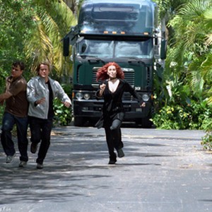 Bob Tenor (Matt Damon), Walt Tenor (Greg Kinnear) and Cher make a run for it. photo 16
