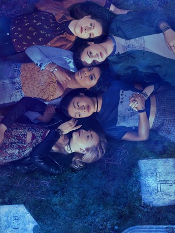 Light as a feather season 1 episode 1 outlet