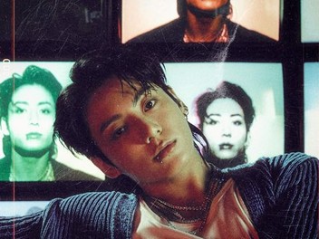 新品未開封】グク 映画 I AM STILL フーディー