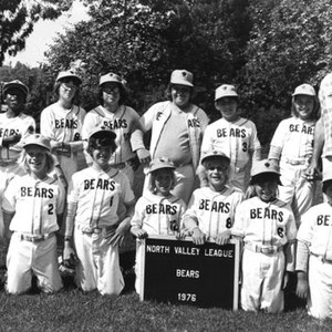 THE BAD NEWS BEARS, (back row): Erin Blunt, Alfred Lutter III, David Pollock, Gary Cavagnaro, Jackie Earle Haley, Tatum O'Neal, Walter Matthau, (front row): Chris Barnes, Jaime O. Escobedo, George Gonzales, 1976